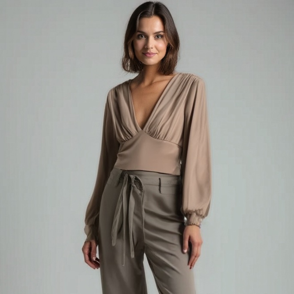 21 SAINTS | Tan Cropped Bell Sleeve Blouse Sz M